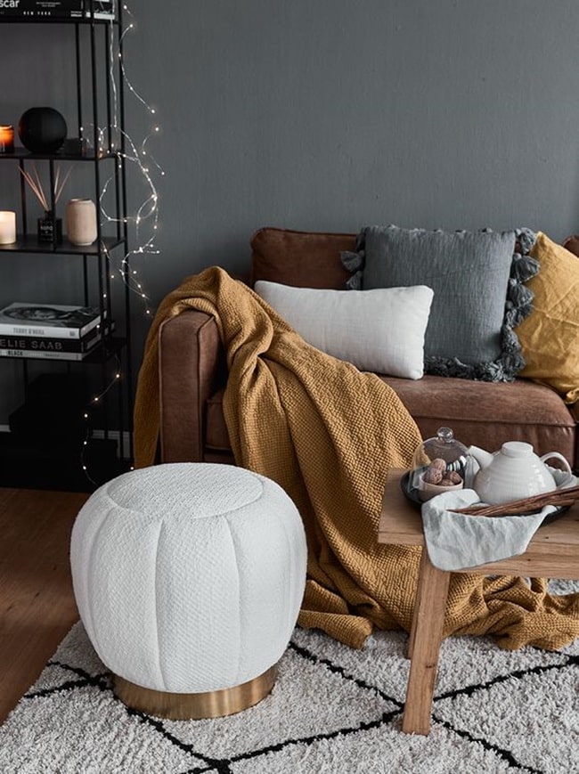 Cómo combinar el color del sofá con los cojines