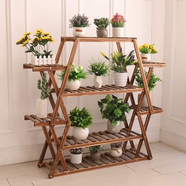 Estanterías de madera para colocar plantas