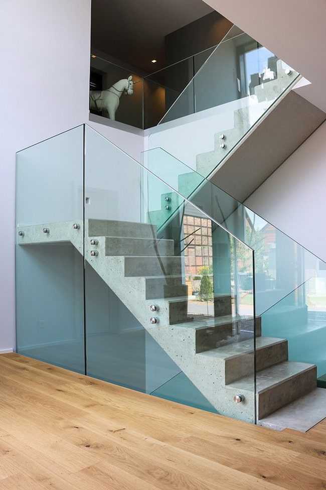 Beneficios de las escaleras de cristal