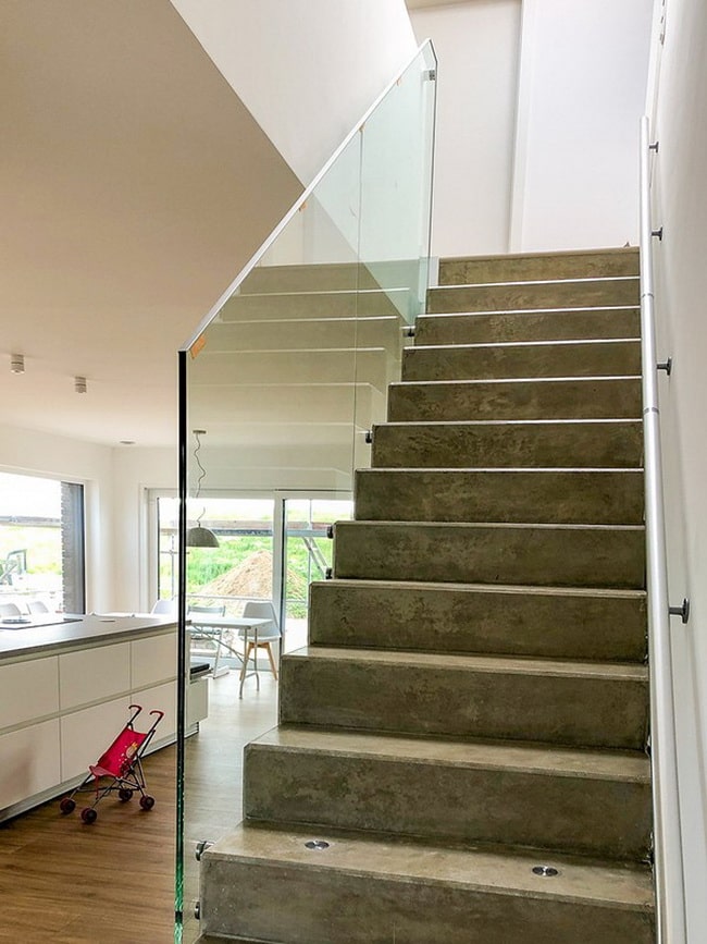 Beneficios de las escaleras de vidrio