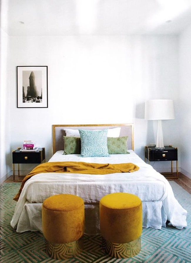 Dormitorios con detalles en amarillo mostaza