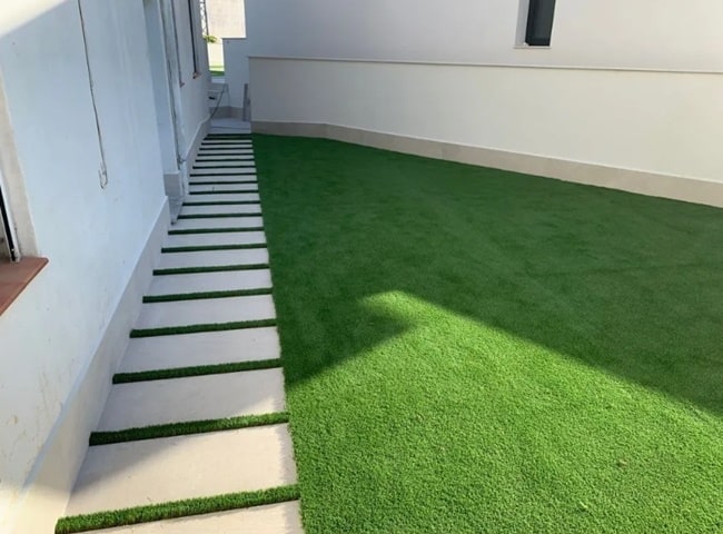 Patios con césped artificial