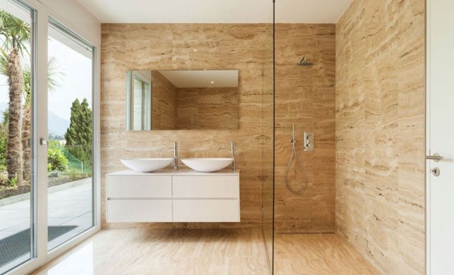 Cuartos de baño muy iluminados