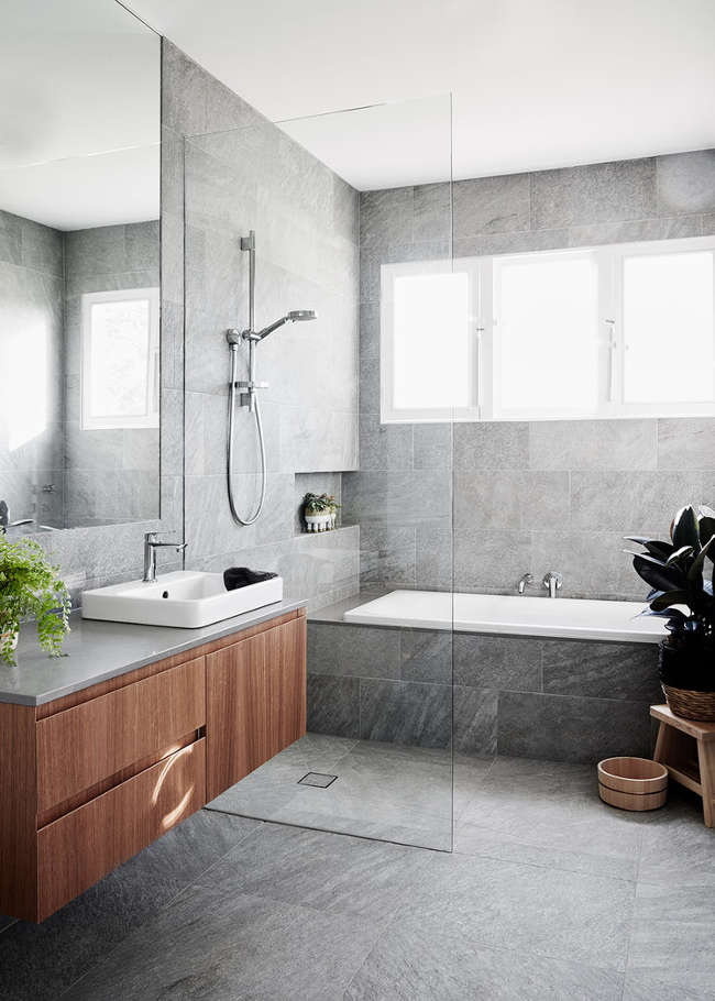 Paredes en color gris para el baño