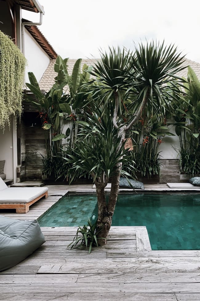 Piscinas con azulejos de colores