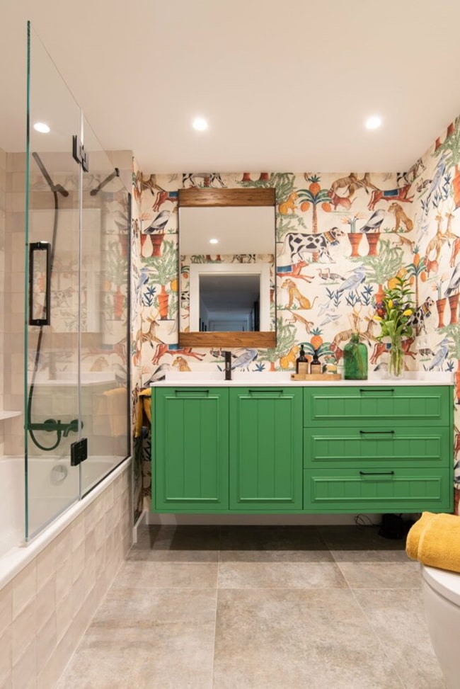 Una vivienda con mucho color