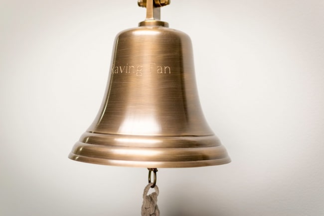 Detalles en latón para la decoración Campana de latón