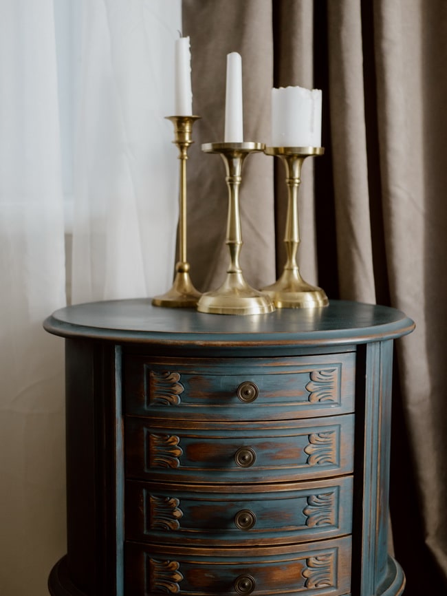 Candelabros de latón Detalles en latón para la decoración