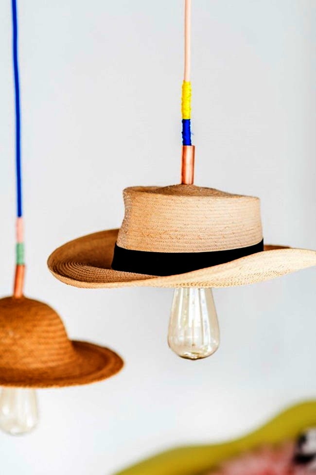 Lámpara hecha con sombrero