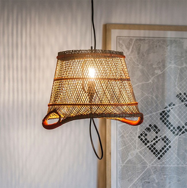 Original lámpara de techo hecha con una cesta