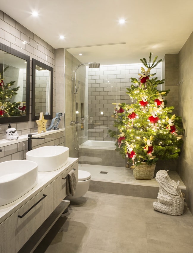 Árbol de Navidad en el baño