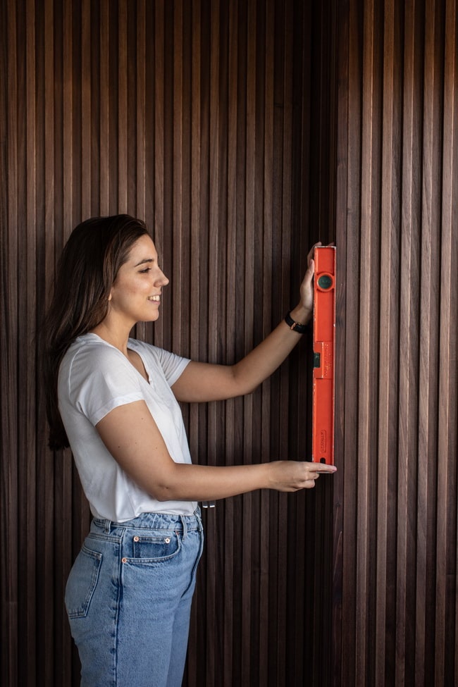 Instalando paneles de madera