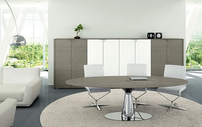 Oficina con mesa circular