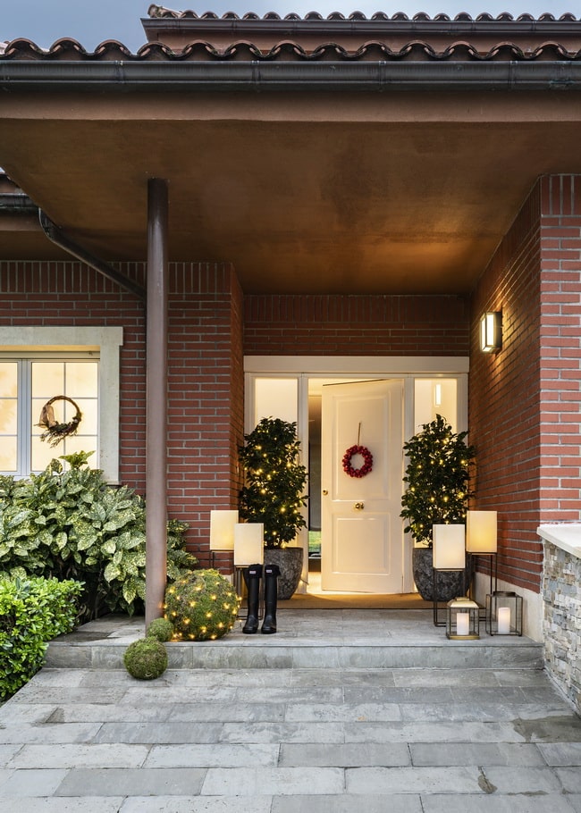 Decoración navideña para la entrada de casa
