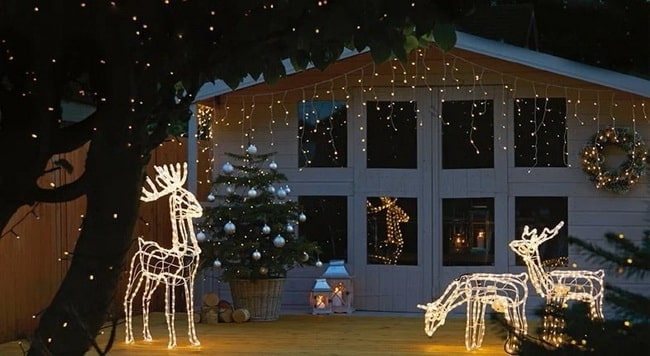Ideas para decorar exteriores con luces de Navidad