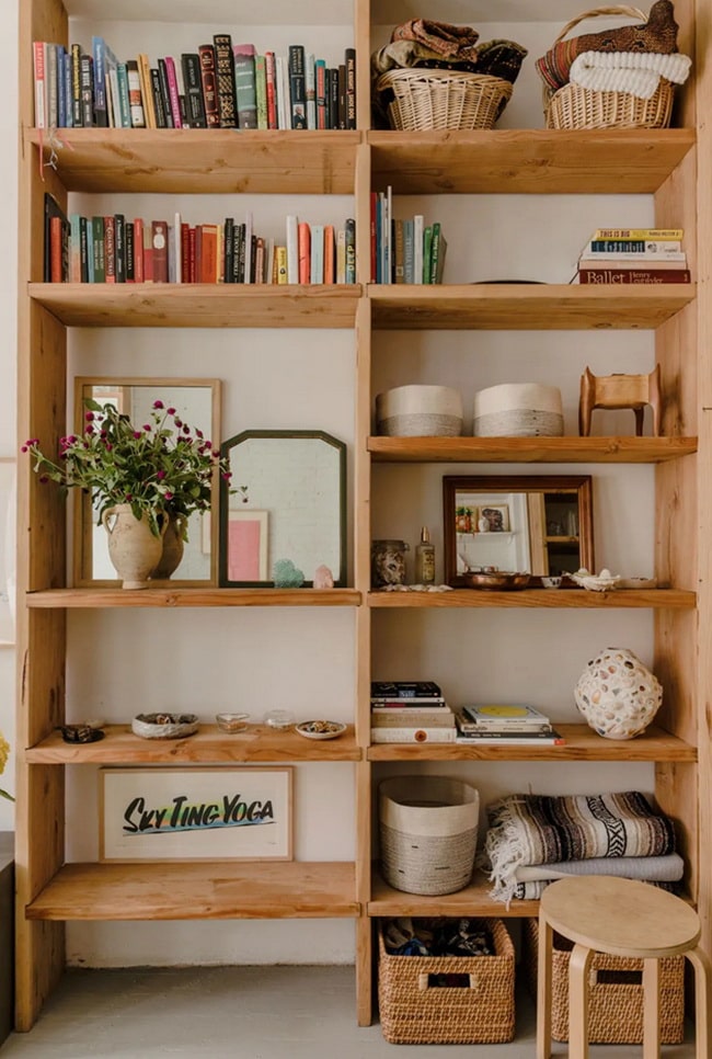 Librerías como aislante térmico Cómo ahorrar en calefacción con la decoración de tu casa