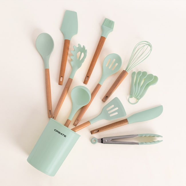 Utensilios de cocina en color verde