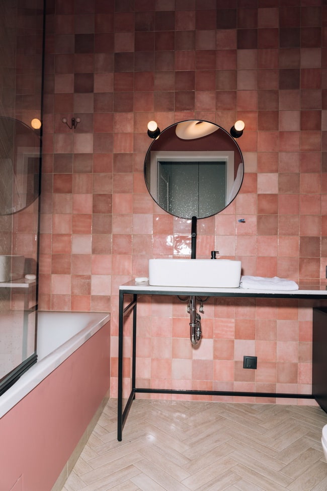 Cómo renovar tu baño con pintura de azulejos