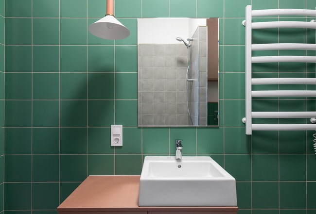 Cómo renovar tu baño con pintura de azulejos