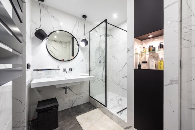 Cómo conseguir un baño espacioso y con estilo