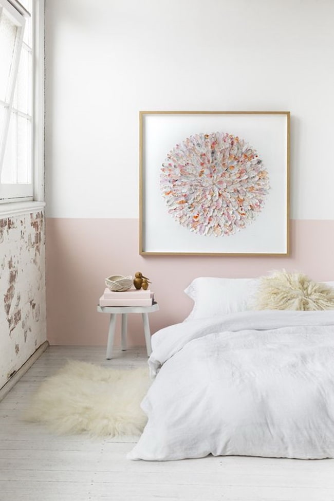 Blanco y rosa empolvado para una decoración antiestrés