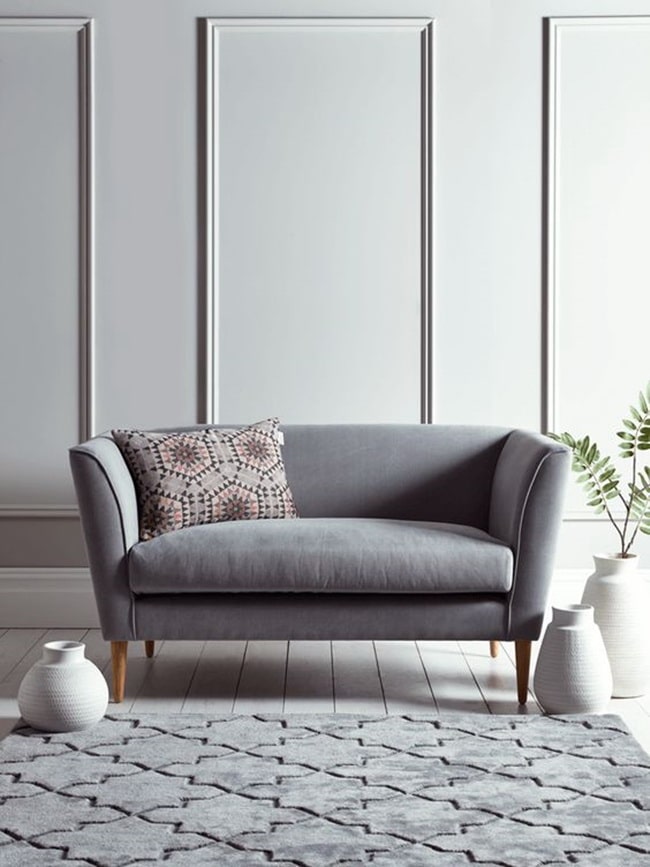 Sofá clásico en color gris