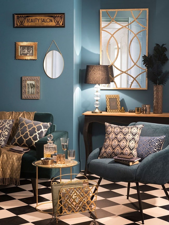 Salón con paredes en azul