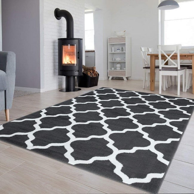 Alfombra en blanco y negro