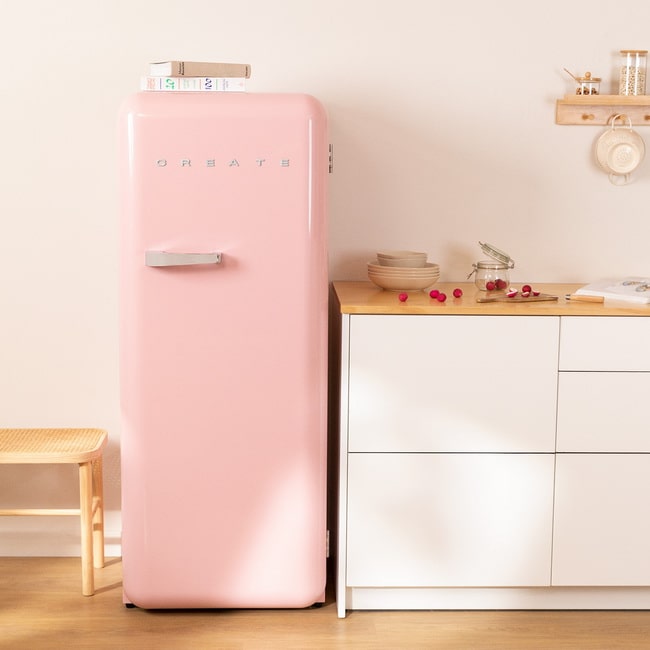 Nevera retro en rosa pastel