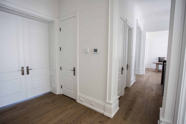 Puertas de interior blancas en pasillos y dormitorios