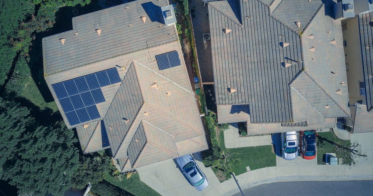 Cómo ahorrar electricidad instalando placas solares