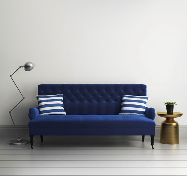 Cómo combinar un sofá azul