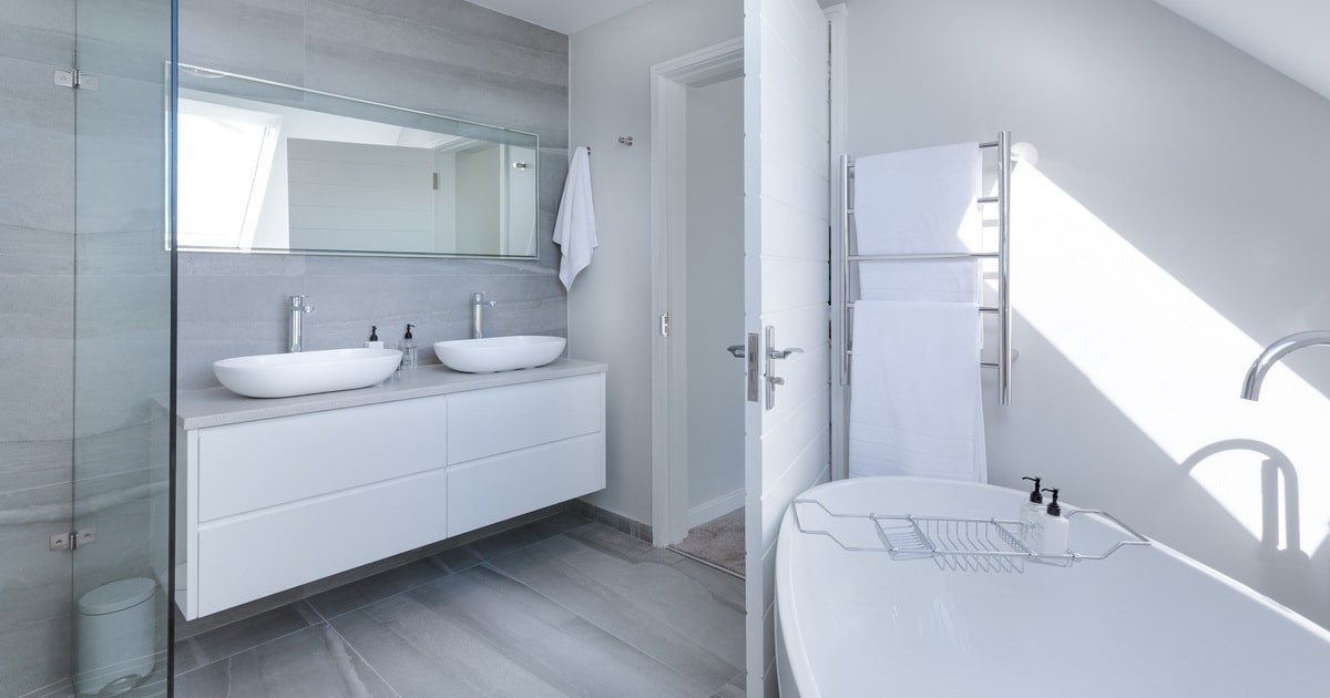 Ten un baño moderno y bonito para impresionar a tus visitas