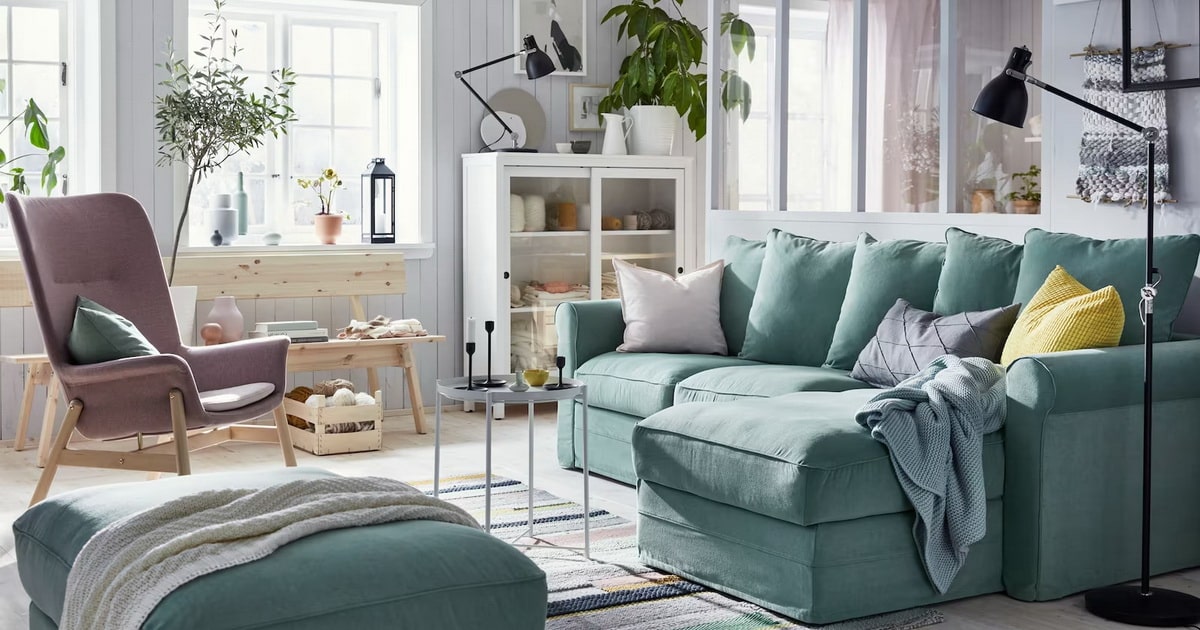 Cómo combinar un sofá verde