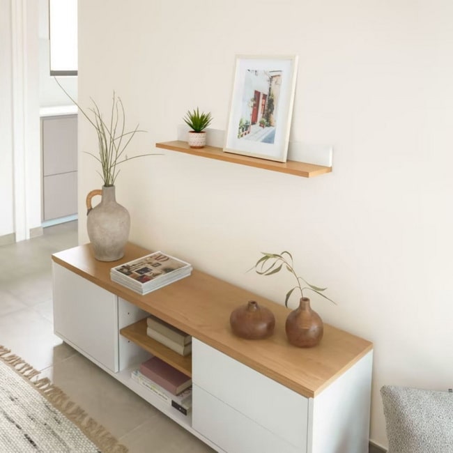 Muebles en color blanco y madera