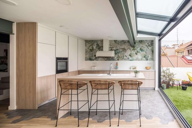 Cocina de diseño abierta al exterior