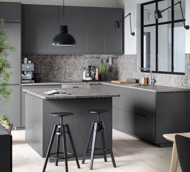 Cocina moderna gris oscuro