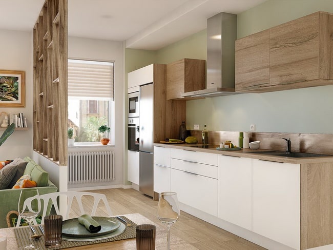 Cocinas blancas pequeñas con madera