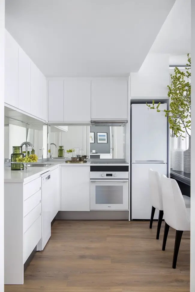 Cocinas blancas modernas pequeñas