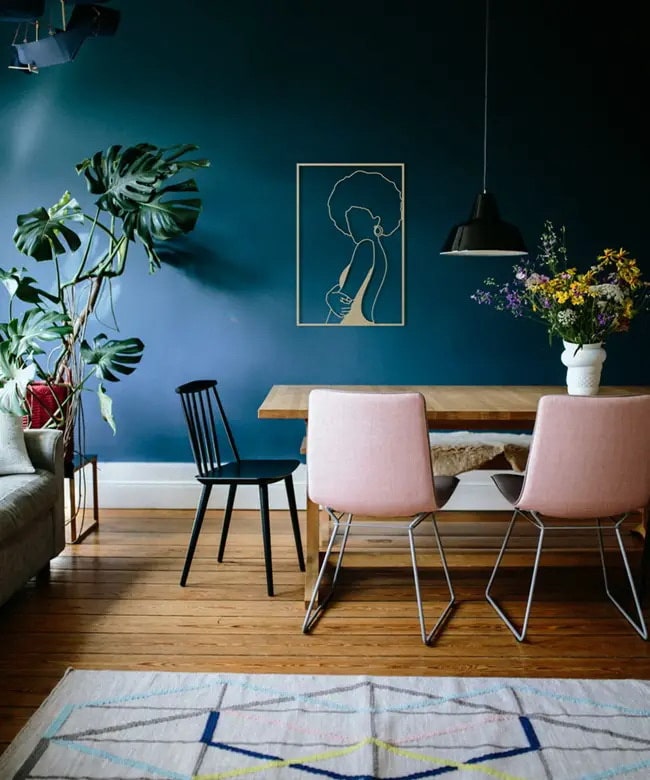 Pared del comedor en color azul