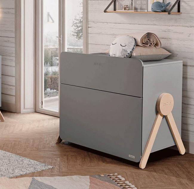 Cómoda gris para el dormitorio del bebé