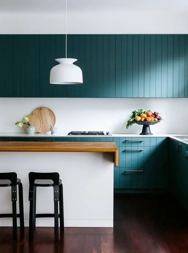 Muebles de cocina en azul petróleo