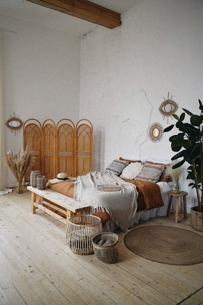 Dormitorio con biombo