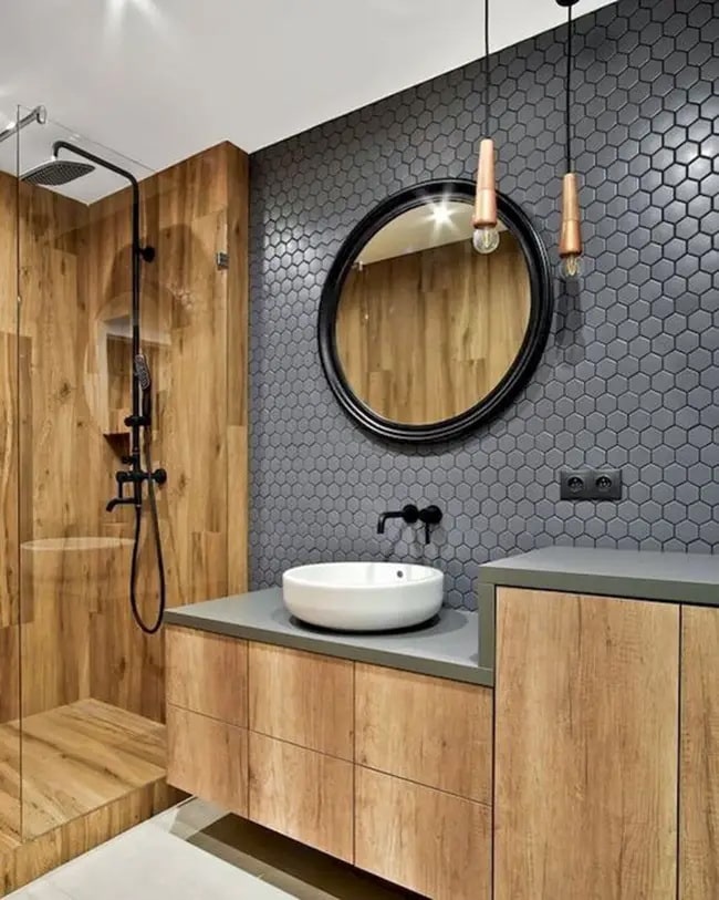 Baño moderno en gris y madera