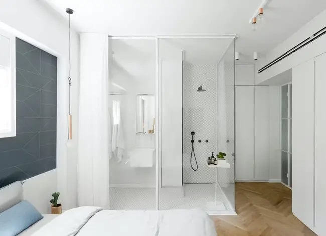 Ducha en el dormitorio
