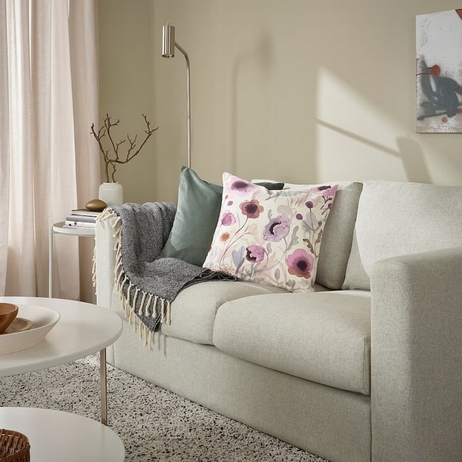 Combinación de cojines para sofá beige