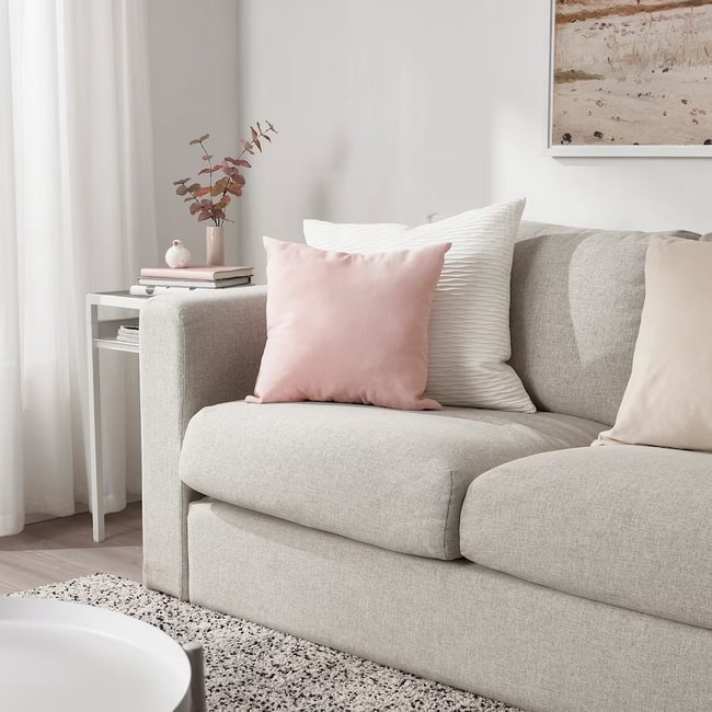 Combinación cojines para sofá beige