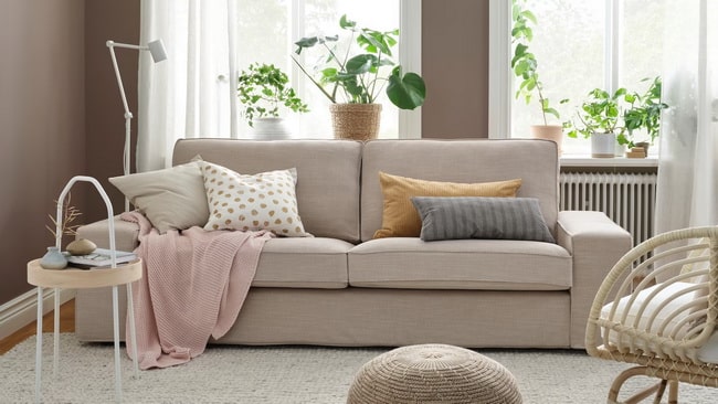 Combinación cojines para sofá beige
