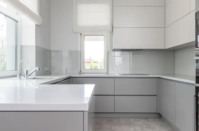 Muebles de cocina en gris claro