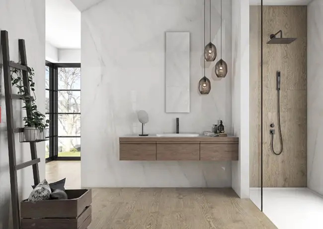 Acabado madera en baños modernos